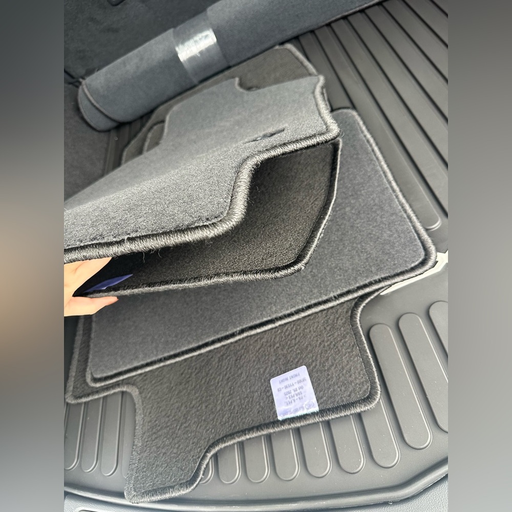 Lexus RX 350 carpet floor mats - Picture 2 of 5